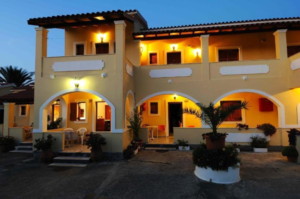Feeloxenia Corfu Apartments Ахарави Экстерьер фото