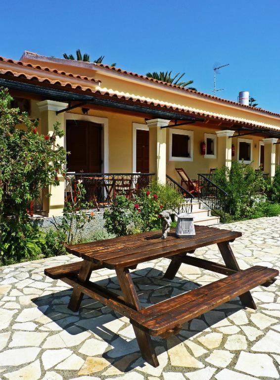 Feeloxenia Corfu Apartments Ахарави Экстерьер фото
