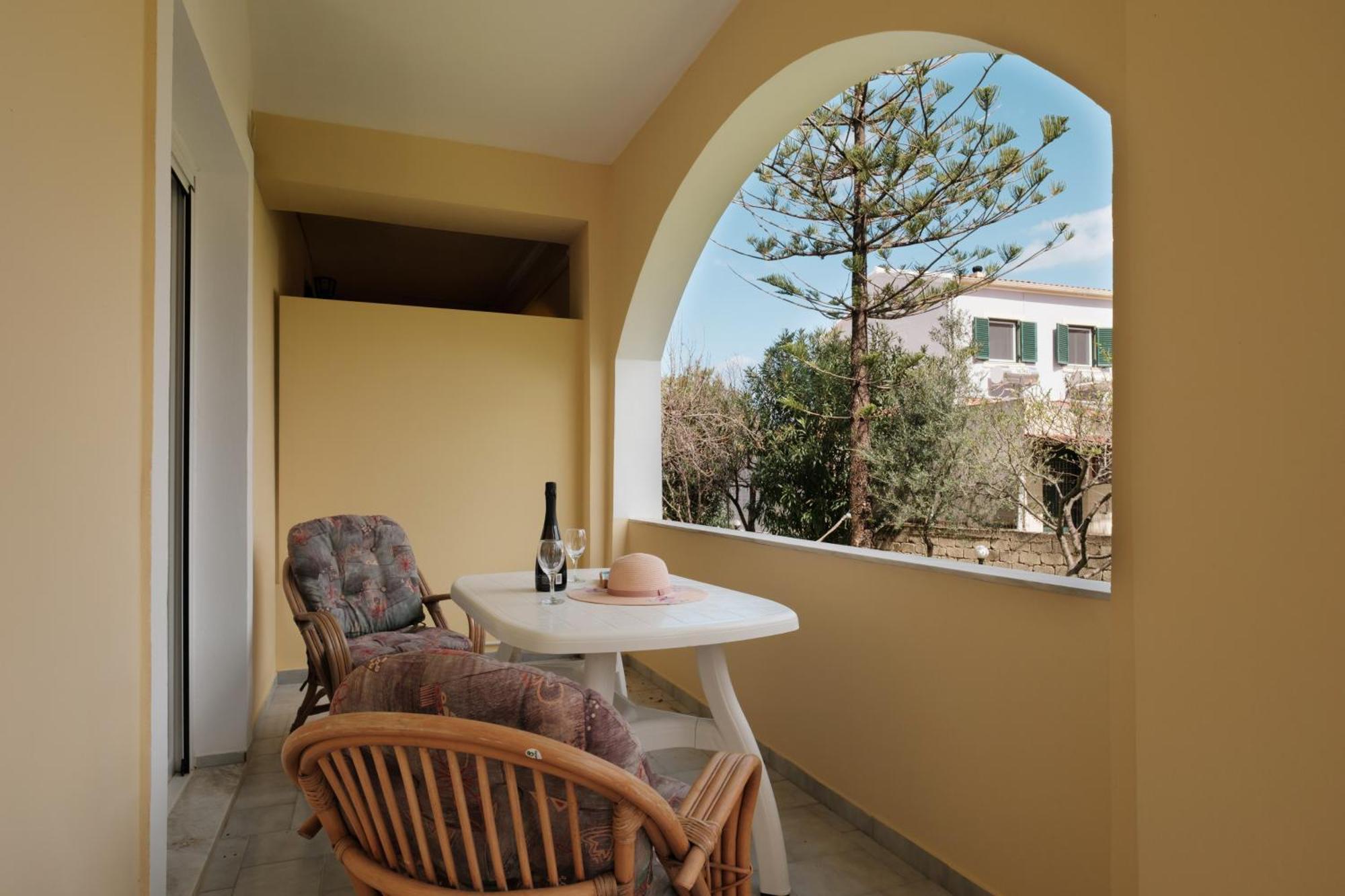 Feeloxenia Corfu Apartments Ахарави Экстерьер фото